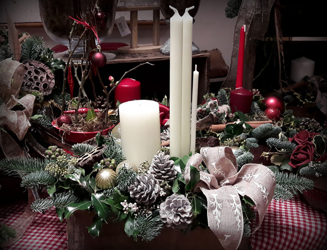 Box table arrangement with candles